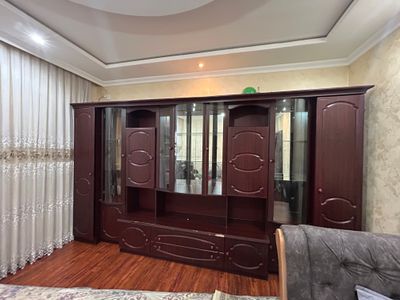 Зал учун мебель стенка сотилади
