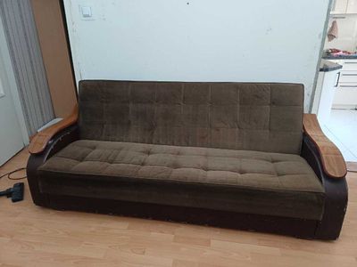 Продам диван с 2 креслами.