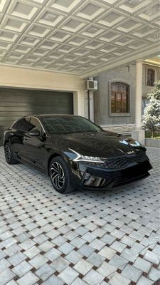 Kia k5 sotiladi