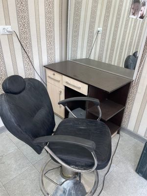 Sartarosh xona uchun stol va kreslolar