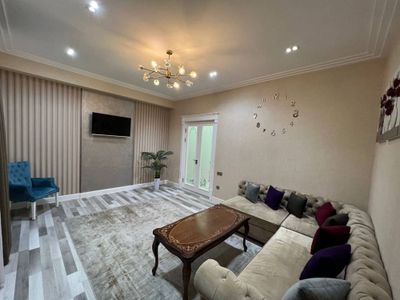 Golden House Parisen 800$