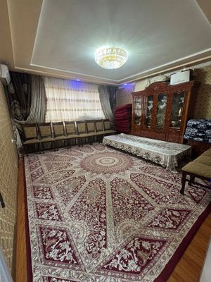 Kvartira sotiladi 3 tepa rayon