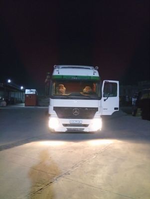 Mersedes aktros sotiladi