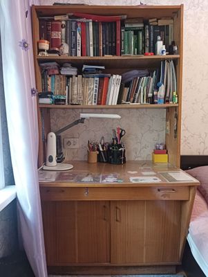 Письменный стол с полками