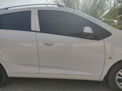 Спарк эшик онг томон