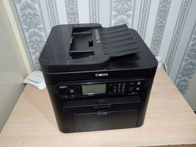 МФУ Canon MF 247dw в отличном состоянии.