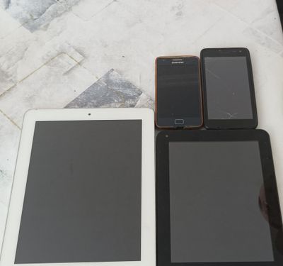 Telefonlar zapchastga sotiladi