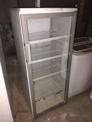 Витрина холодильник срочно продается