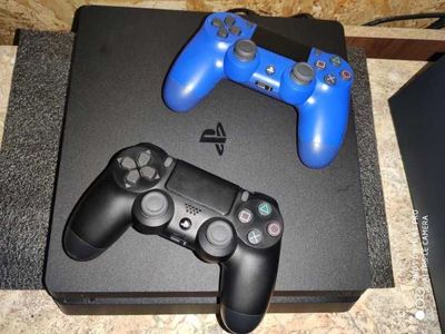 Playstation 4 Slim 1 ТБ, 2 Джойстика и 3 Диска с Играми