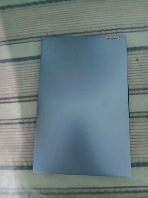 Lenovo noutbook sotiladi