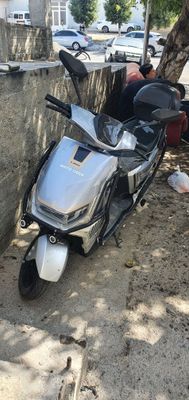 Skuter E-Bike yangi 70 km gacha yuradi.Tezligi 70 ga chiqadi