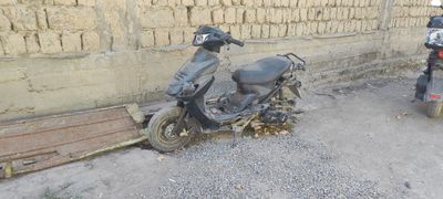 Продам скутер на запчасти