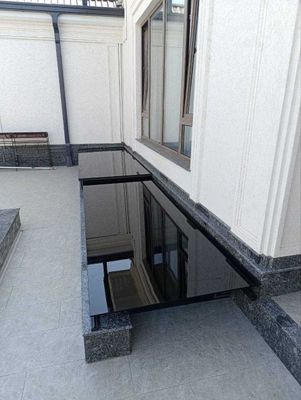 Раздвижные стеклянные навесы и козырьки