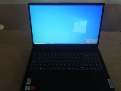 Notebook Lenovo sotiladi.