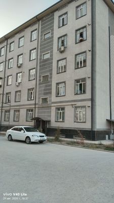 Kitob krug yonida Dom sotiladi 3 xona 64 kv metr hamma sharoiti bor