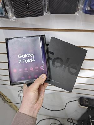 Samsung Z Fold4. 12/512GB