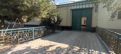 Уй ховли барча жихозлари билан