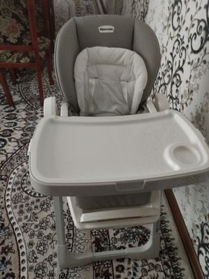 Bolalar ovqatlanadigan stol