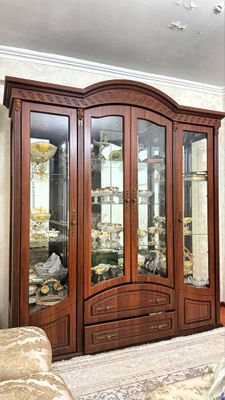 Стенка камот,ореховый темно коричневый цвет,в идеальном состояние .
