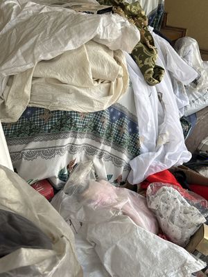 Эски Туски кийимлар бор