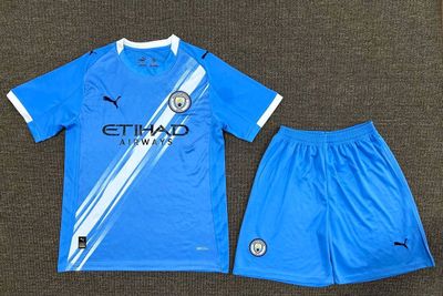 Manchester City 25/26 yangi mavsum formalari