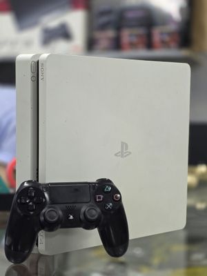 Продается игровой консол Sony Playstation 4 slim взлом версия 1100