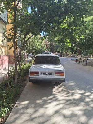 Vaz 2107 sotiladi
