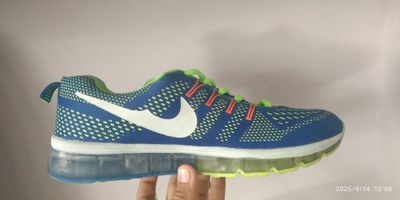 Nike tempo sport