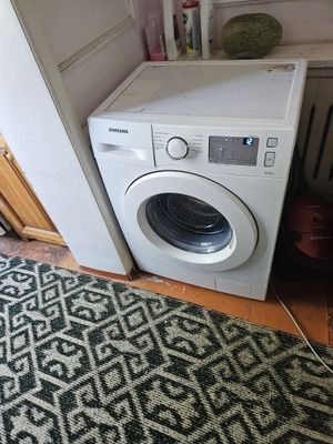 Продаётся стиральный машинка самсунг 6 кг рабочий
