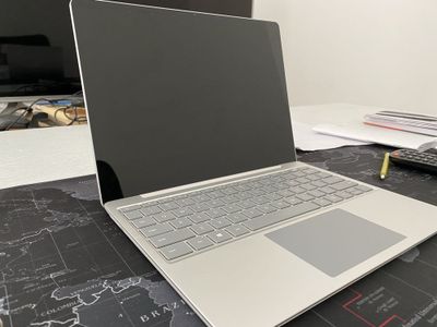 Amerikadan kelgan Surface laptop Go - 16GB, RAM + sensorli ekran 350$