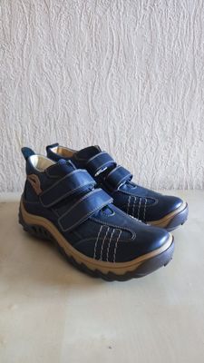 Продам новые кожаные ботинки на мальчика