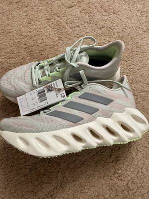 Кроссовки adidas
