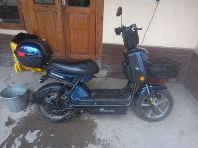 Scooter drongo sotiladi