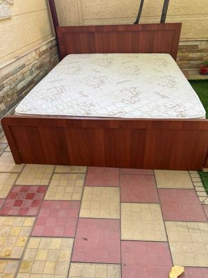 продам б.у двухспальную кровать 2.00х1.60 см