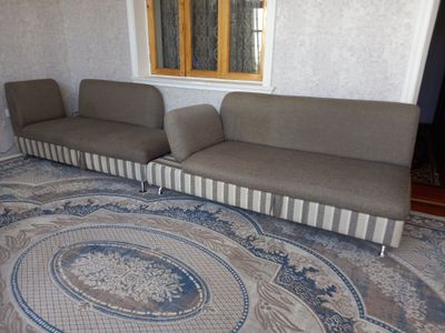 Uglavoy raskladnoy divan