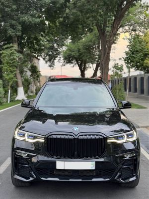 БМВ X7 машина новая, идеальная