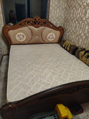 Spalniy divan 2.kishilik holati yaxshi baquvvat ko'p ishlatilmagan toz