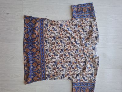 Продаётся женская блузкая, японский шёлк, очень нежная, для летаа