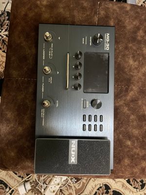 Nux Mg-30 Guitar pedalboard