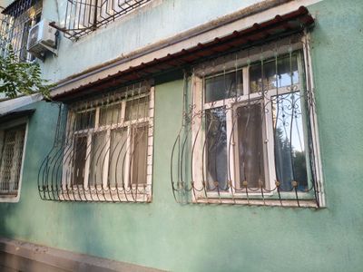 Срочно Решетки на окна и козырек бу