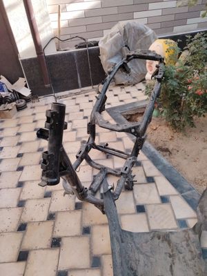 GST tank zapchastlari bor va boshqa skuterlarga ham bo'lishi mumkun