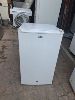 продам холодильник Артел мини для офиса отличное состояние