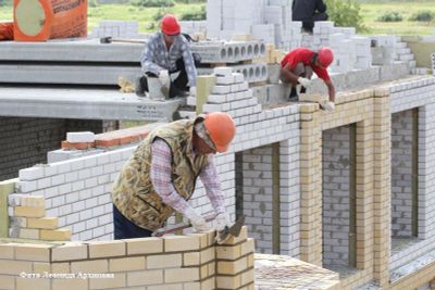 Профессиональный бригада строителей каменщики штукатурщики бетонщики