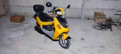 Arzon skuter. 70sm³, 2takt kalitda yuradi