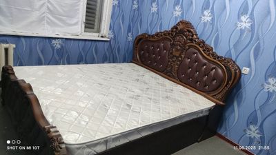 двухспальная кровать
