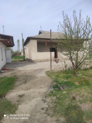 Uy sotiladi hovli uy