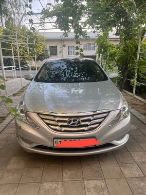 Хёндай Sonata 2010 год пробег 75000км объем 2.0