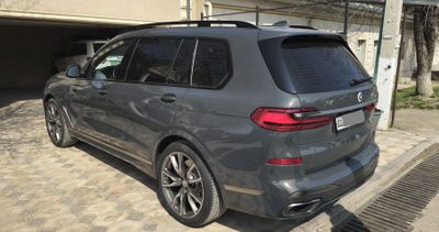 BMW X7 M50 i USA