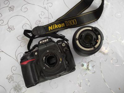 Nikon d300 zapchasga sotiladi