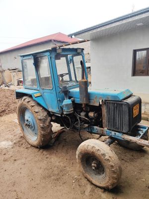 Tractor yaxshi holatda